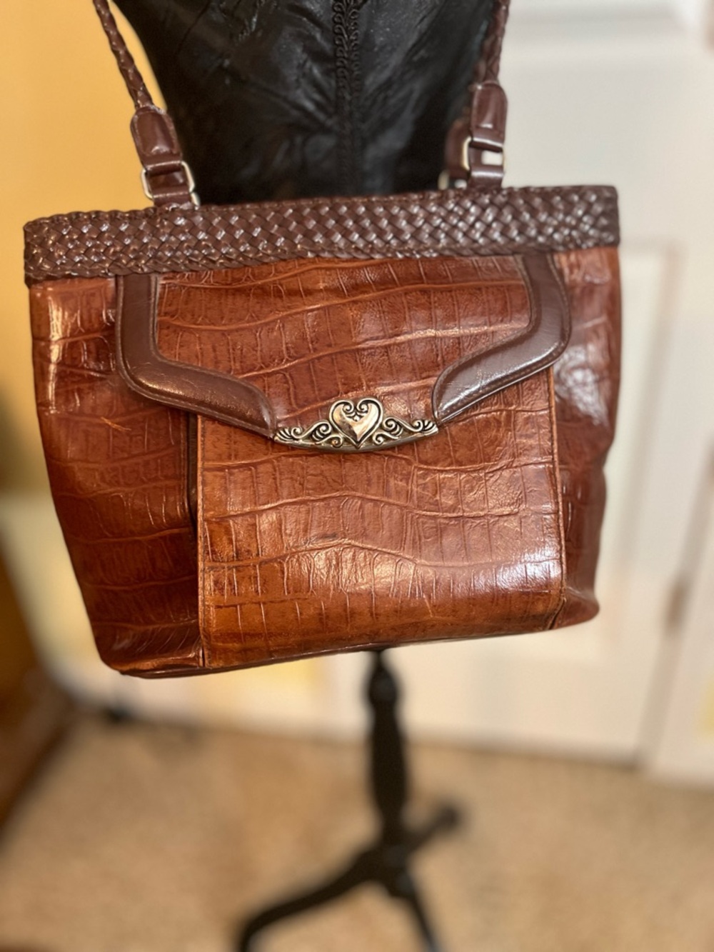 Women's Croc-Embossed Brown faux Leather Tote with Heart-Detail Clasp